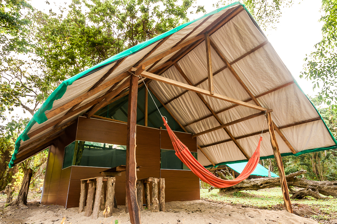 Cabañas y zona de camping de Camping Jacobo Bermúdez en el sector Arrecife del Parque Tayrona