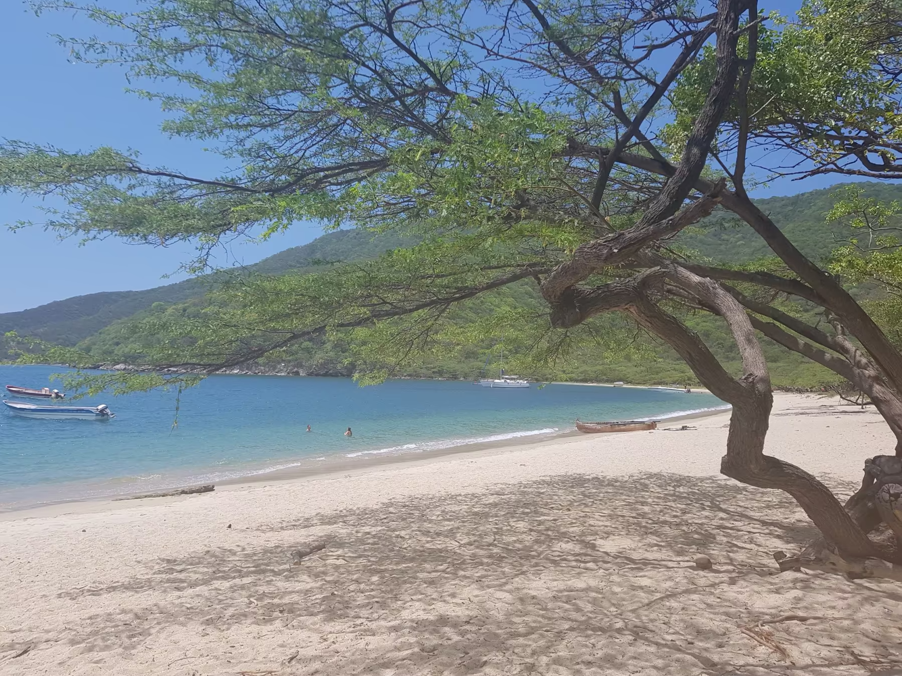 Alojamiento frente a la playa del Ecolodge Playa Brava Teyumakke en el Parque Tayrona